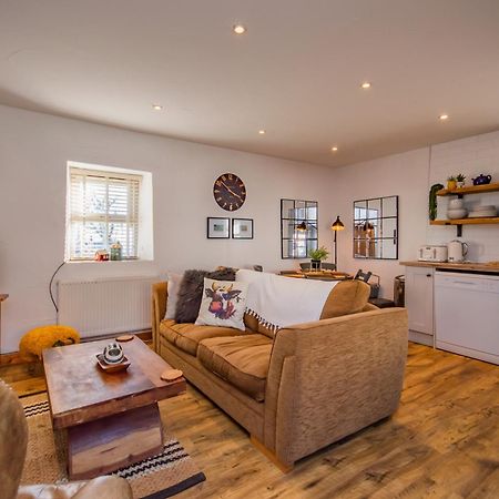 Cosy Farm Conversion In The Heart Of Pembrokeshire Maenclochog Exterior photo