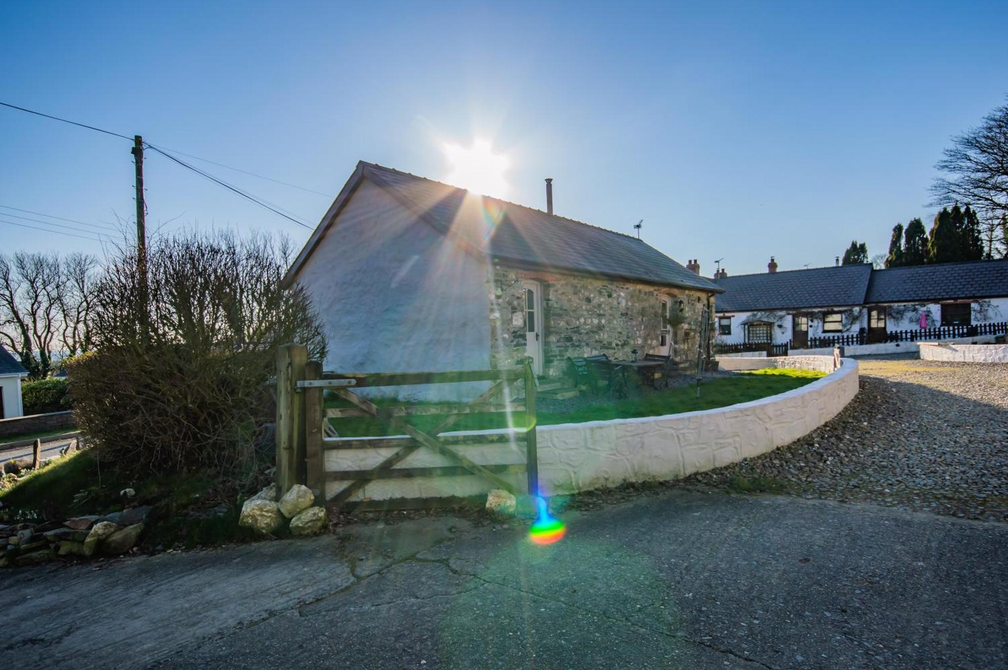 Cosy Farm Conversion In The Heart Of Pembrokeshire Maenclochog Exterior photo