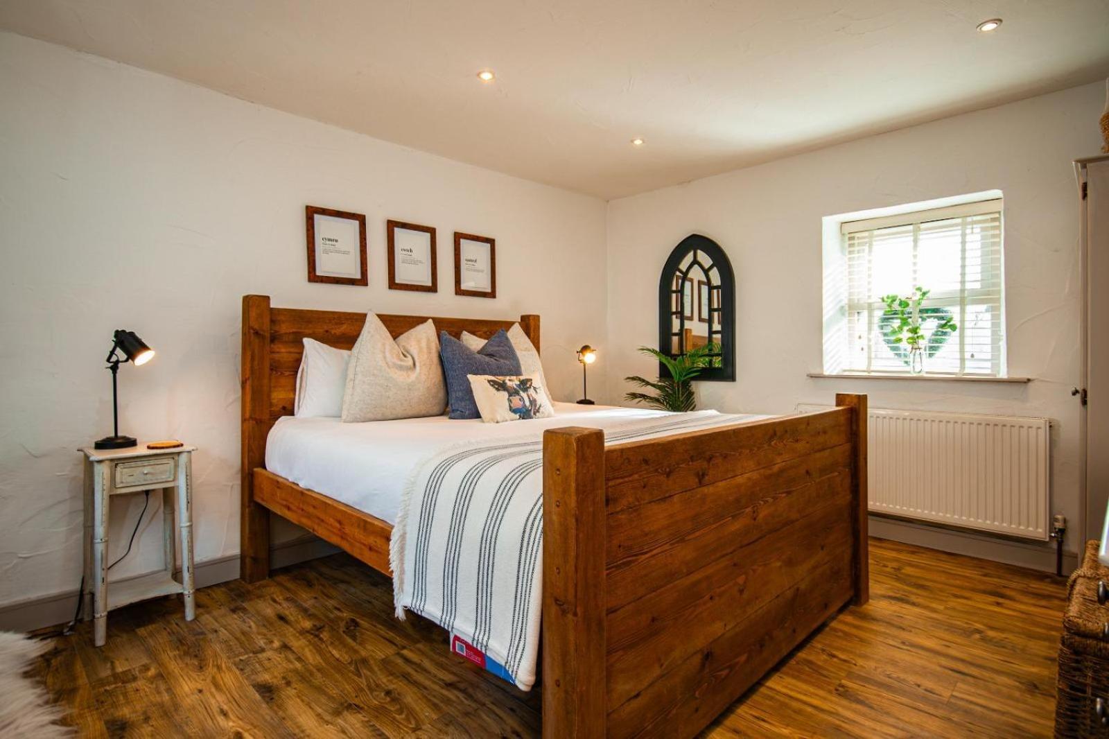 Cosy Farm Conversion In The Heart Of Pembrokeshire Maenclochog Exterior photo